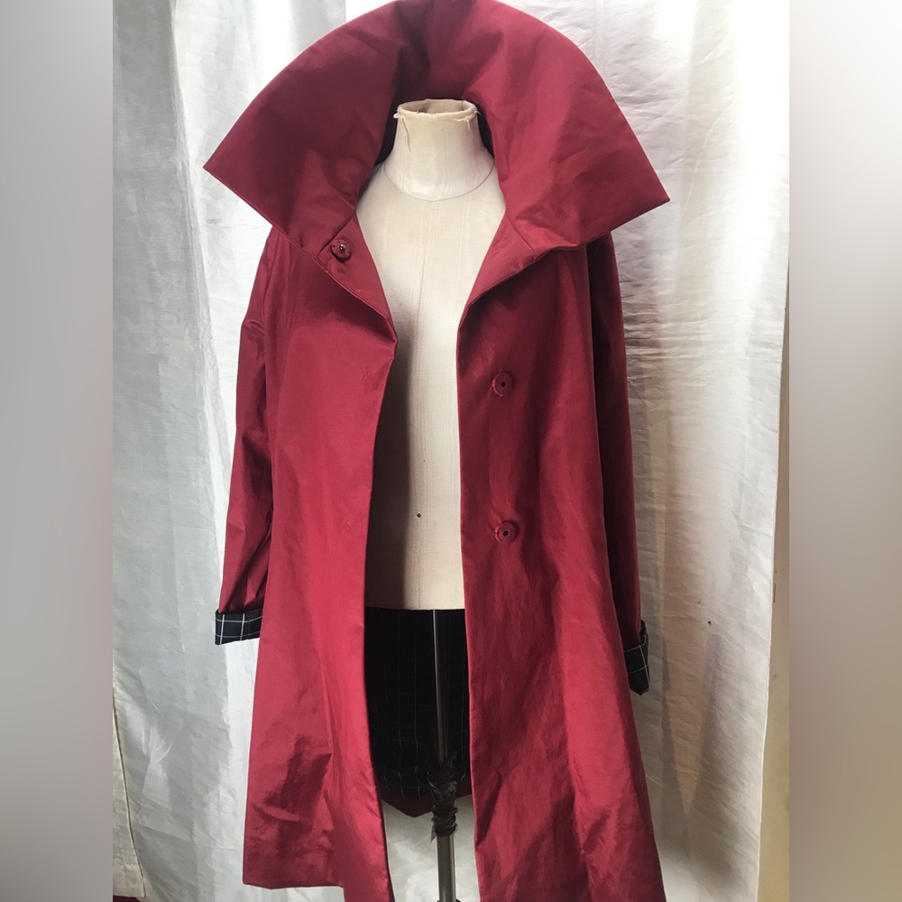 Jane Post raincoat in red Sz M